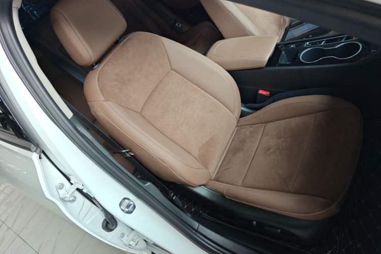 Used Buick Regal 2024 28T Luxury Edition Right Front Seat