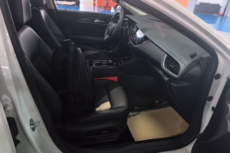Used Buick Regal 2024 25T Deluxe Edition Right Front Seat