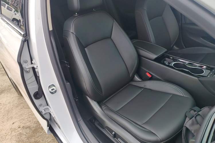 Used Buick Regal 2024 Revised 25T Ultra-Comfort Edition Right Front Seat