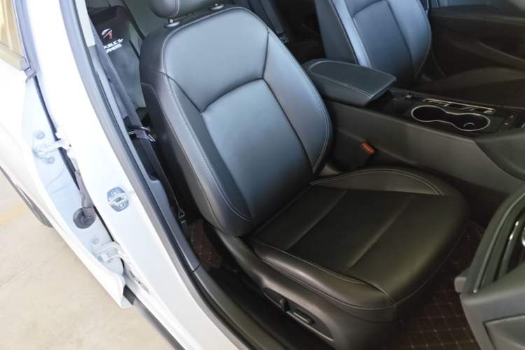 Used Buick Regal 2024 25T Deluxe Edition Right Front Seat