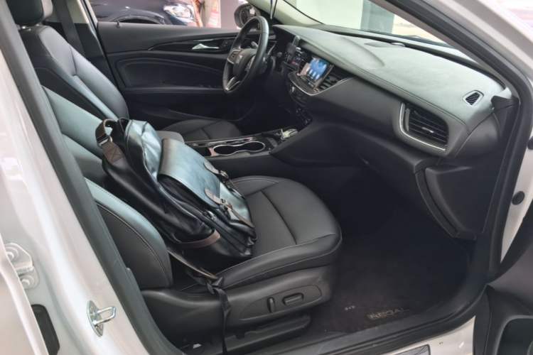 Used Buick Regal 2024 25T Deluxe Edition Right Front Seat