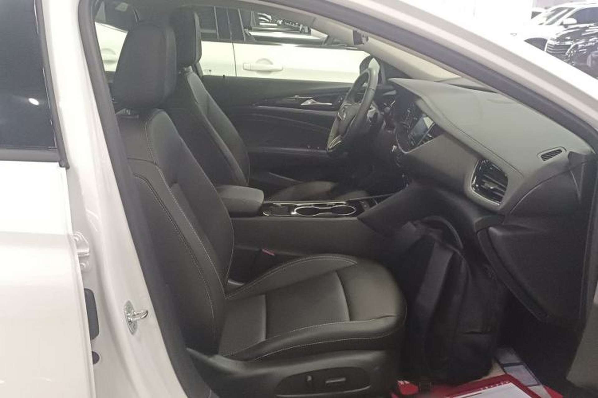 Used Buick Regal 2024 25T Deluxe Edition Right Front Seat