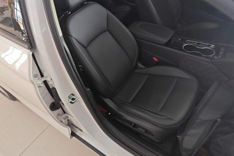Used Buick Regal 2024 25T Deluxe Edition Right Front Seat