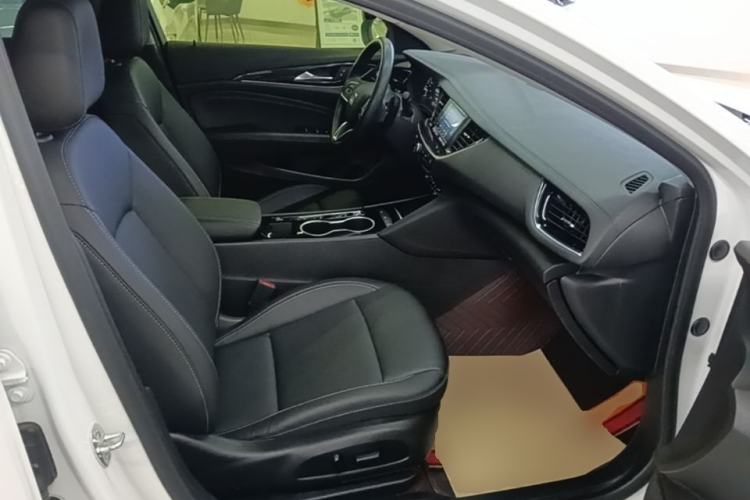Used Buick Regal 2024 25T Deluxe Edition Right Front Seat