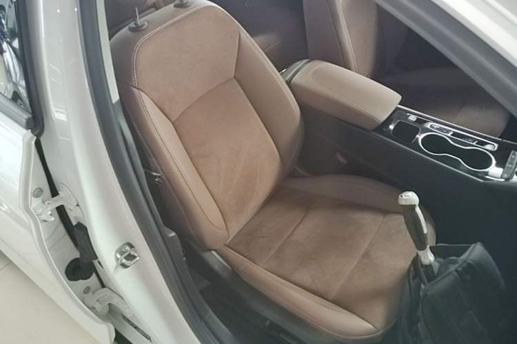Used Buick Regal 2024 28T Luxury Edition Right Front Seat