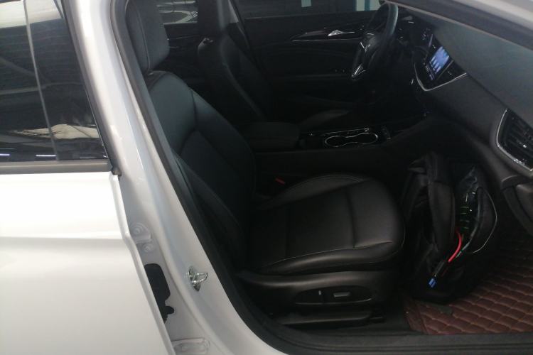 Used Buick Regal 2024 25T Deluxe Edition Right Front Seat