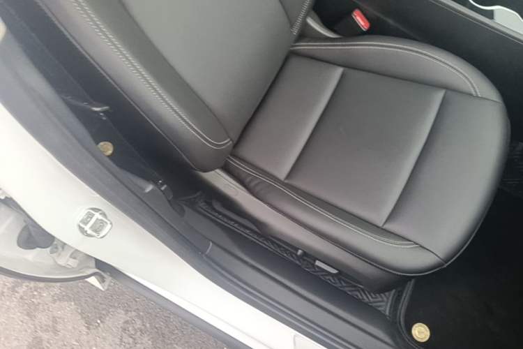 Used Buick Regal 2024 25T Deluxe Edition Right Front Seat