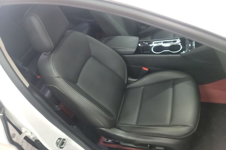 Used Buick Regal 2024 25T Deluxe Edition Right Front Seat