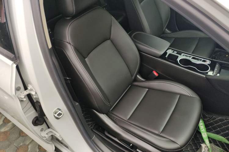 Used Buick Regal 2024 25T Deluxe Edition Right Front Seat
