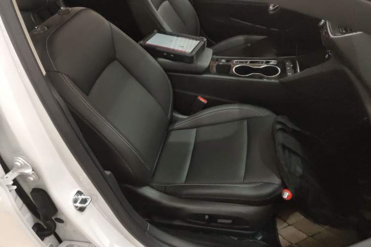 Used Buick Regal 2024 25T Deluxe Edition Right Front Seat