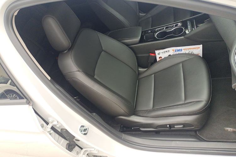 Used Buick Regal 2024 25T Deluxe Edition Right Front Seat