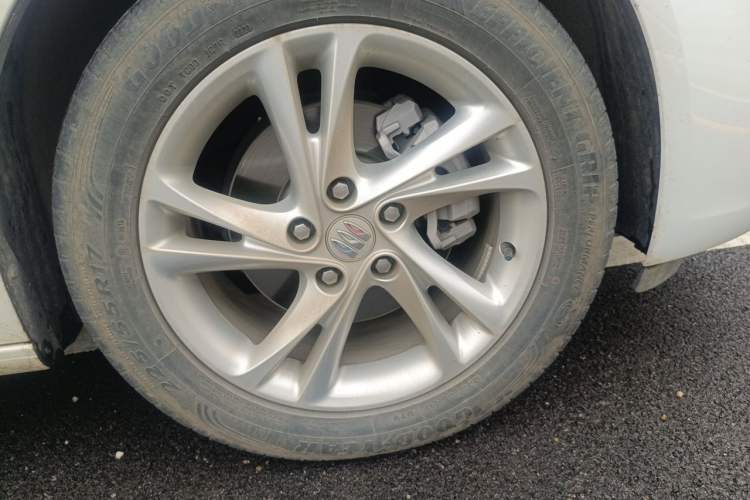 Used Buick Regal 2024 25T Deluxe Edition Right Front Wheel Hub