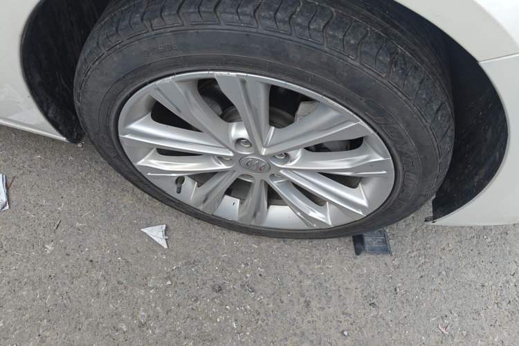 Used Buick Regal 2024 28T Luxury Edition Right Front Wheel Hub