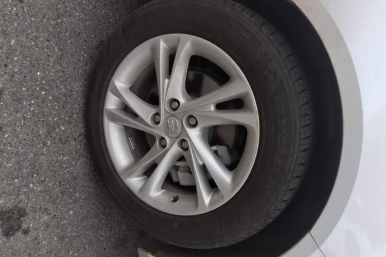 Used Buick Regal 2024 25T Deluxe Edition Right Front Wheel Hub