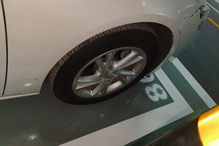Used Buick Regal 2024 Revised 25T Ultra-Comfort Edition Right Front Wheel Hub