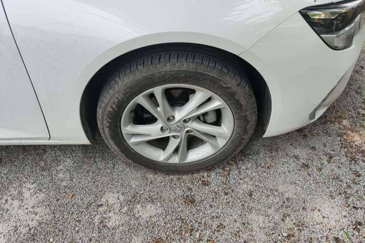 Used Buick Regal 2024 25T Deluxe Edition Right Front Wheel Hub