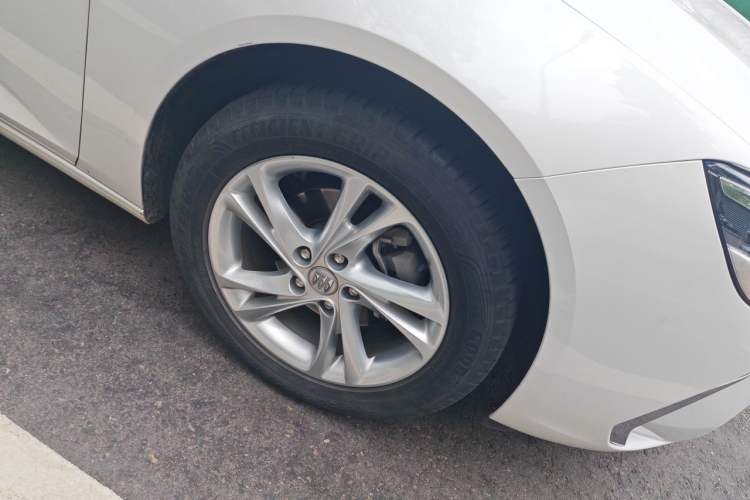 Used Buick Regal 2024 25T Deluxe Edition Right Front Wheel Hub