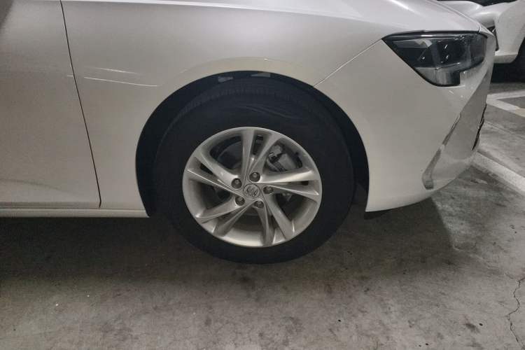 Used Buick Regal 2024 Revised 25T Ultra-Comfort Edition Right Front Wheel Hub