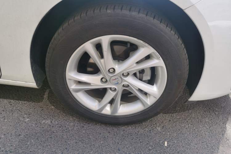 Used Buick Regal 2024 25T Deluxe Edition Right Front Wheel Hub