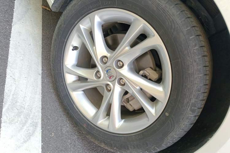 Used Buick Regal 2024 25T Deluxe Edition Right Front Wheel Hub