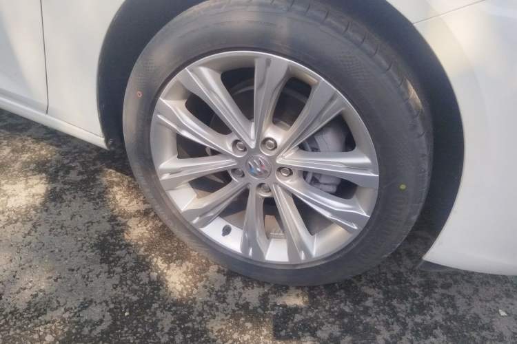 Used Buick Regal 2024 28T Luxury Edition Right Front Wheel Hub