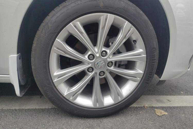 Used Buick Regal 2024 28T Luxury Edition Right Front Wheel Hub