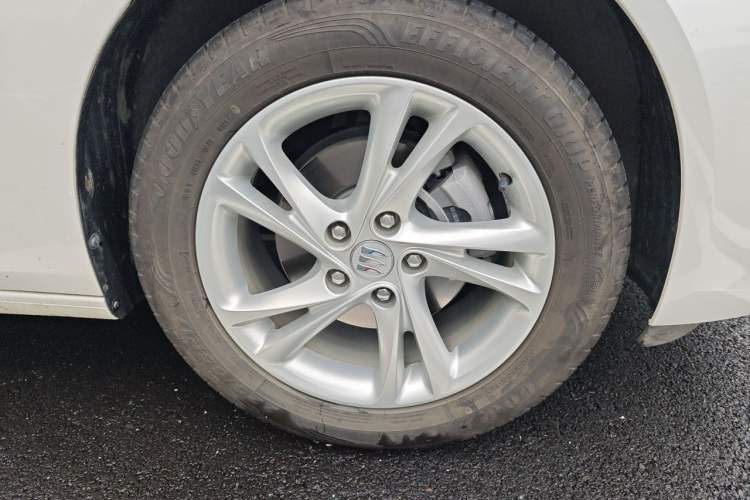 Used Buick Regal 2024 25T Deluxe Edition Right Front Wheel Hub