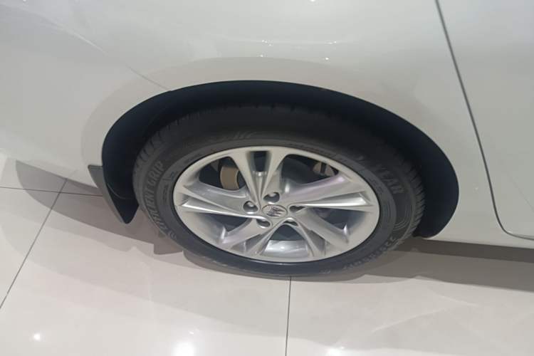 Used Buick Regal 2024 25T Deluxe Edition Right Rear Wheel Hub