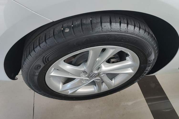 Used Buick Regal 2024 25T Deluxe Edition Right Rear Wheel Hub