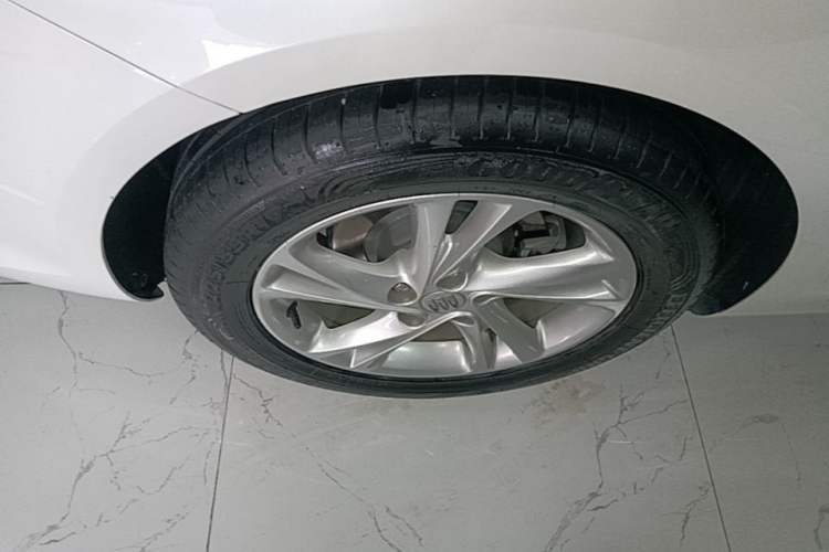 Used Buick Regal 2024 25T Deluxe Edition Right Rear Wheel Hub