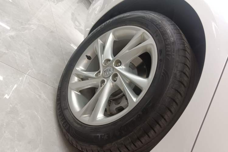 Used Buick Regal 2024 25T Deluxe Edition Right Rear Wheel Hub