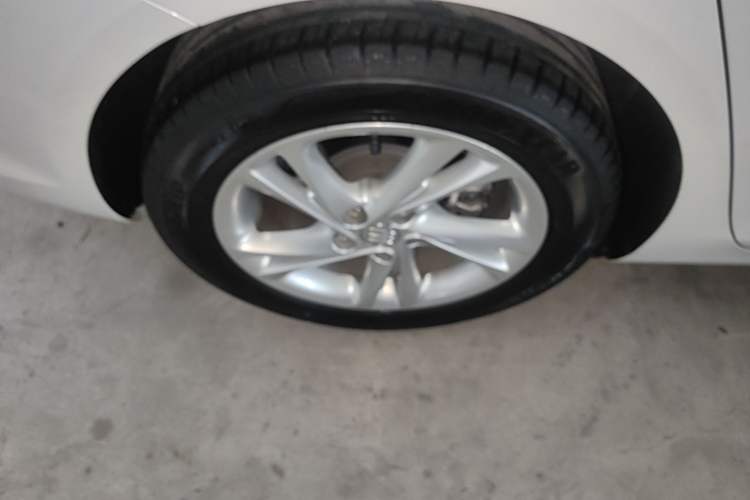 Used Buick Regal 2024 25T Deluxe Edition Right Rear Wheel Hub