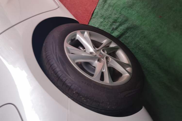 Used Buick Regal 2024 Revised 25T Ultra-Comfort Edition Right Rear Wheel Hub