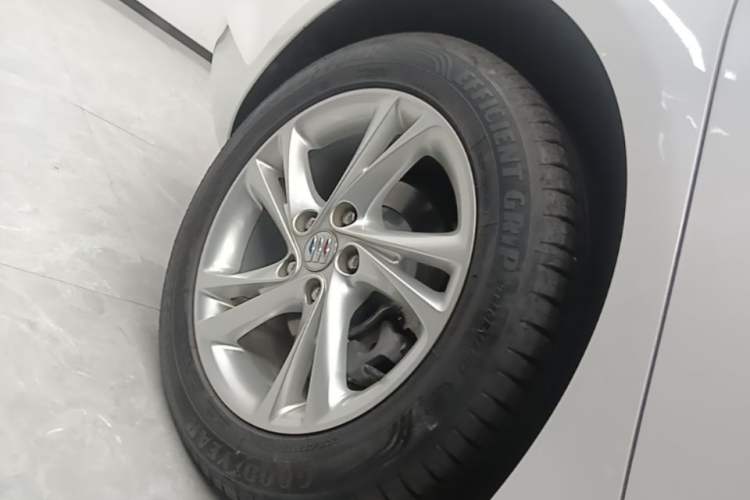 Used Buick Regal 2024 25T Deluxe Edition Right Rear Wheel Hub