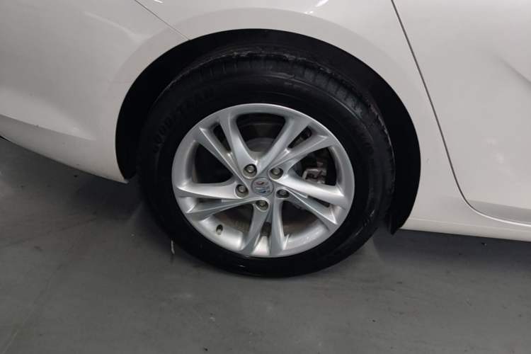 Used Buick Regal 2024 25T Deluxe Edition Right Rear Wheel Hub