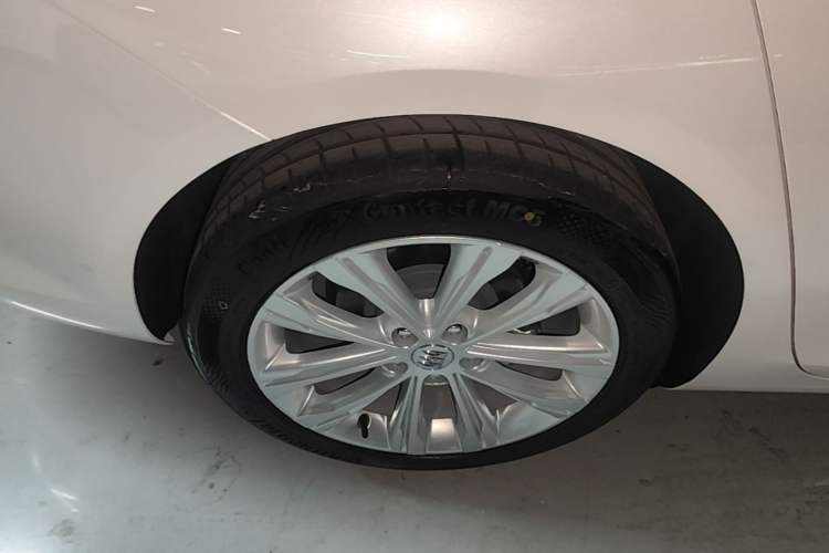 Used Buick Regal 2024 28T Luxury Edition Right Rear Wheel Hub