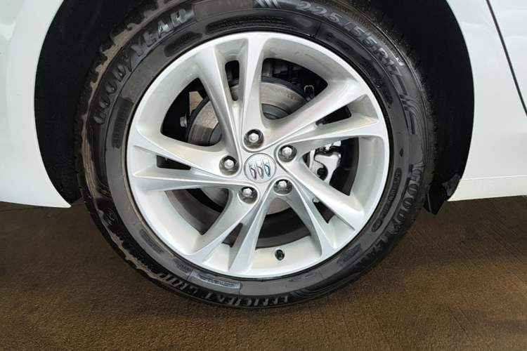 Used Buick Regal 2024 25T Deluxe Edition Right Rear Wheel Hub