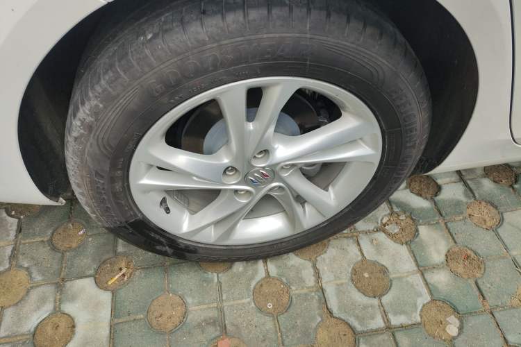 Used Buick Regal 2024 25T Deluxe Edition Right Rear Wheel Hub