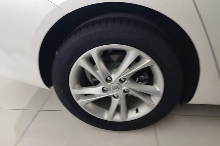 Used Buick Regal 2024 25T Deluxe Edition Right Rear Wheel Hub