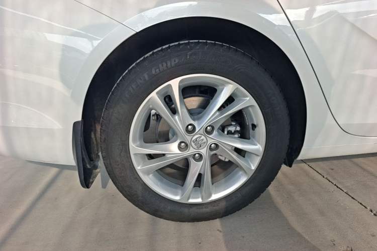 Used Buick Regal 2024 25T Deluxe Edition Right Rear Wheel Hub