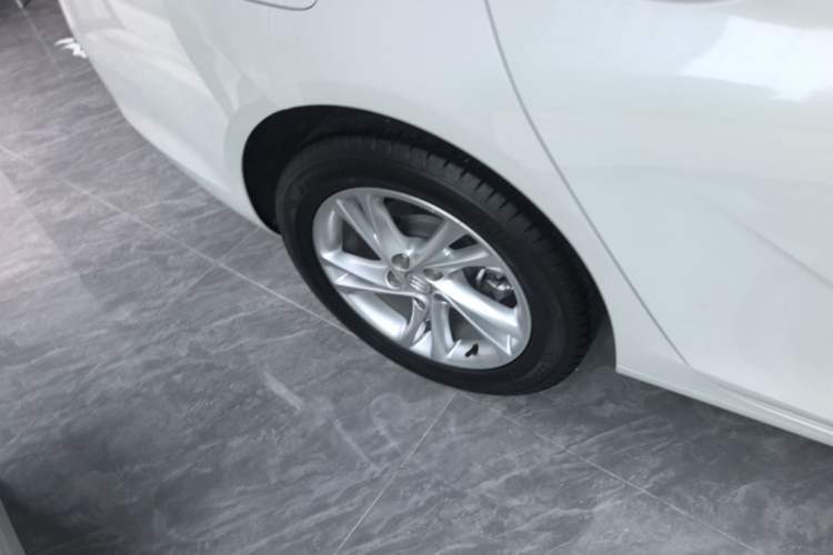 Used Buick Regal 2024 25T Deluxe Edition Right Rear Wheel Hub