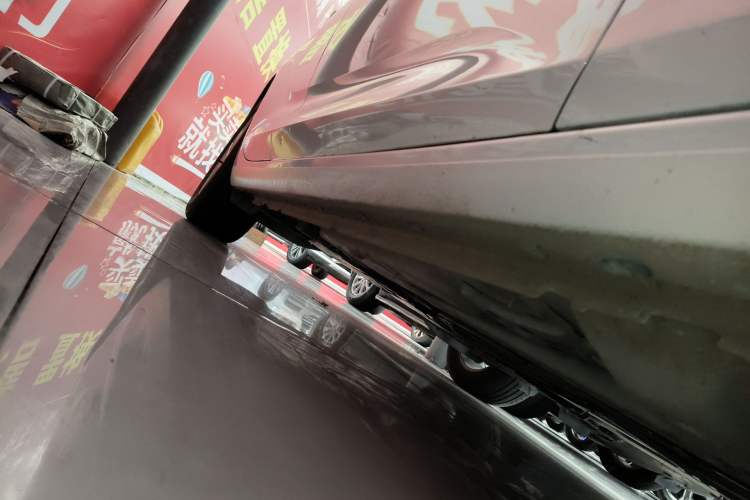 Used Buick Regal 2024 25T Deluxe Edition Right Side Sill
