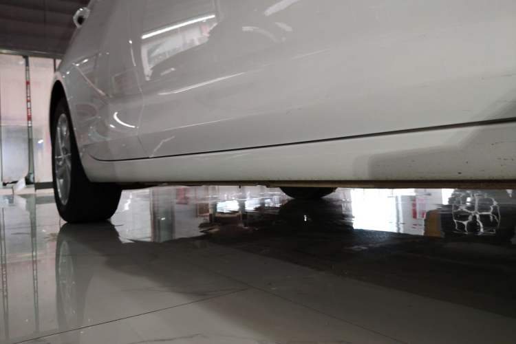 Used Buick Regal 2024 25T Deluxe Edition Right Side Sill