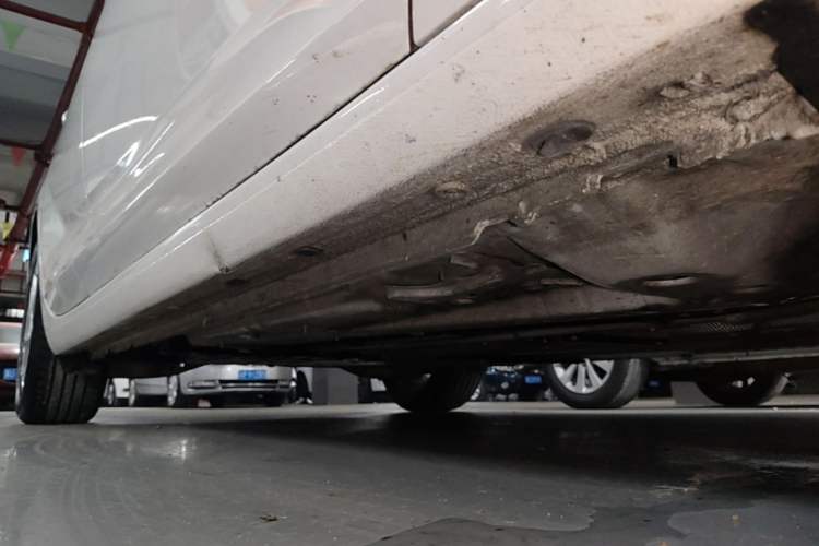 Used Buick Regal 2024 25T Deluxe Edition Right Side Sill