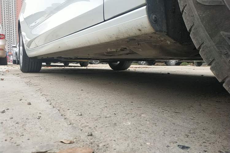 Used Buick Regal 2024 25T Deluxe Edition Right Side Sill