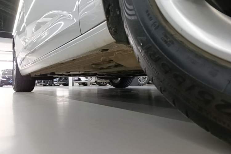 Used Buick Regal 2024 25T Deluxe Edition Right Side Sill