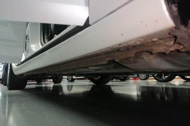 Used Buick Regal 2024 25T Deluxe Edition Right Side Sill