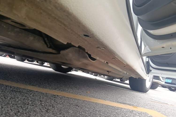 Used Buick Regal 2024 25T Deluxe Edition Right Side Sill