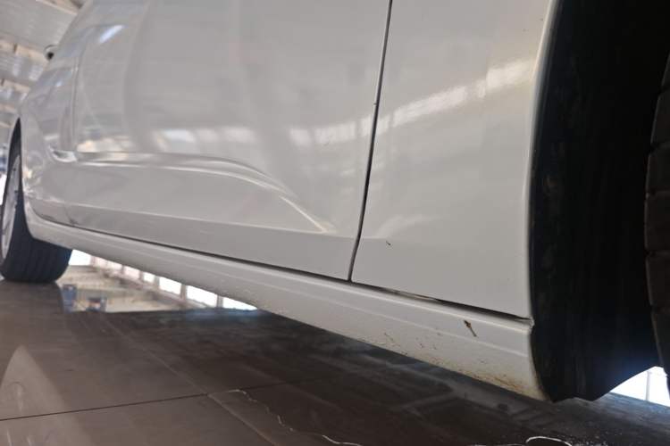 Used Buick Regal 2024 25T Deluxe Edition Right Side Sill