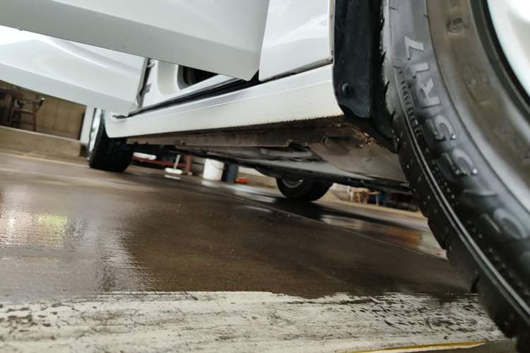 Used Buick Regal 2024 25T Deluxe Edition Right Side Sill